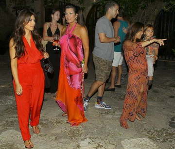 Kris Jenner Caftan Dress Keeping Up With The Kardashians Vacation Red Pink