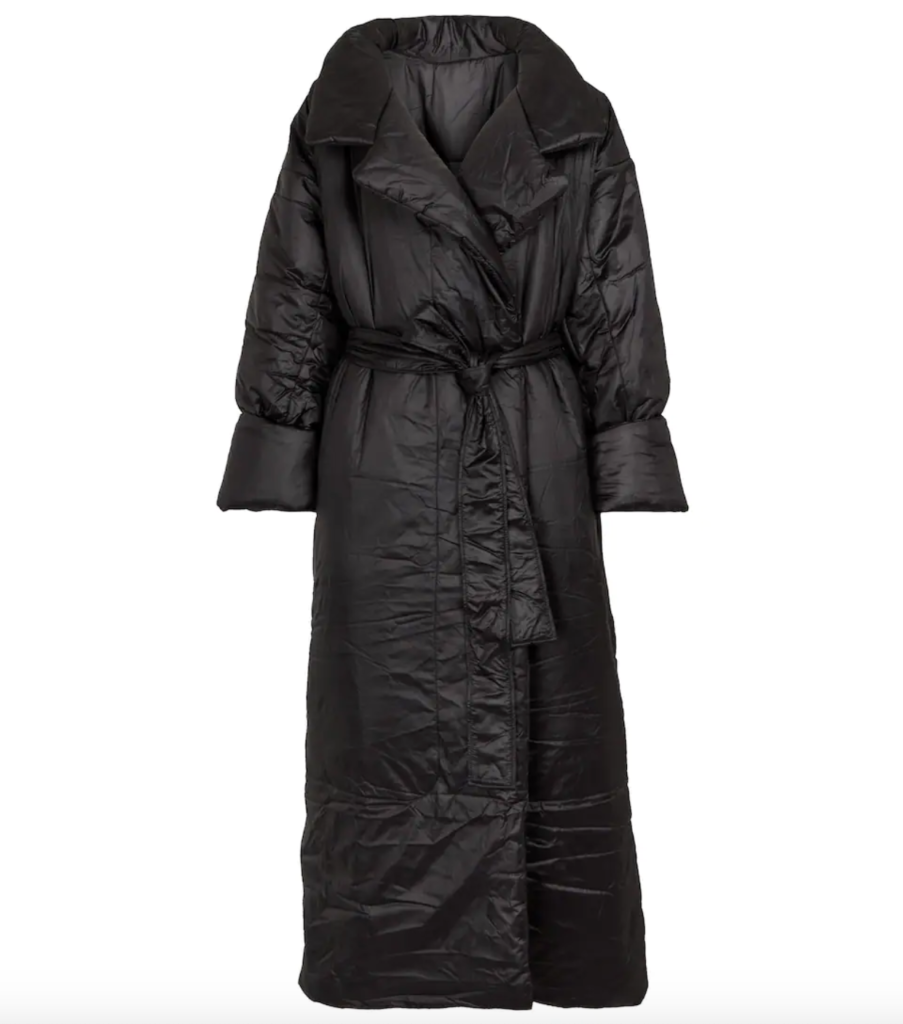 Lisa Rinna's Black Oversized Coat